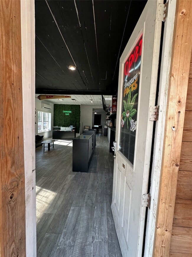 Photo - 304 Lockwood Dr