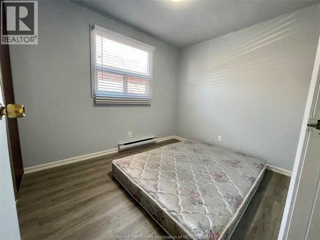 Photo - 8477 Darlington Crescent