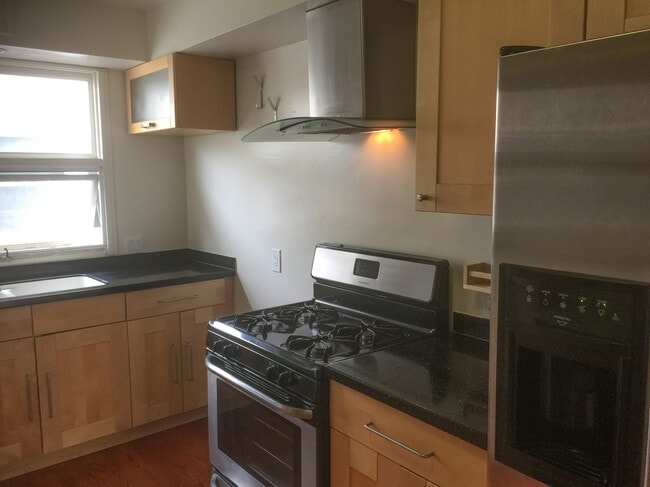 Photo - 933 E 1st St Unidad 8