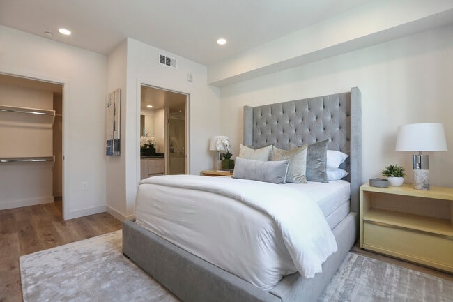 Photo - 740 S Ridgeley Dr Unidad 101