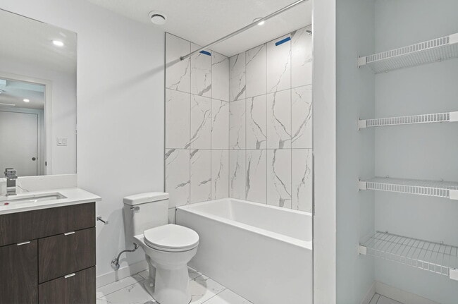 Photo - 15407 90 Av NW