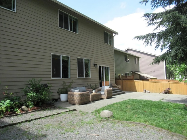 Building Photo - Welcome home to this open concept 5 bedroom home in Tehaleh.