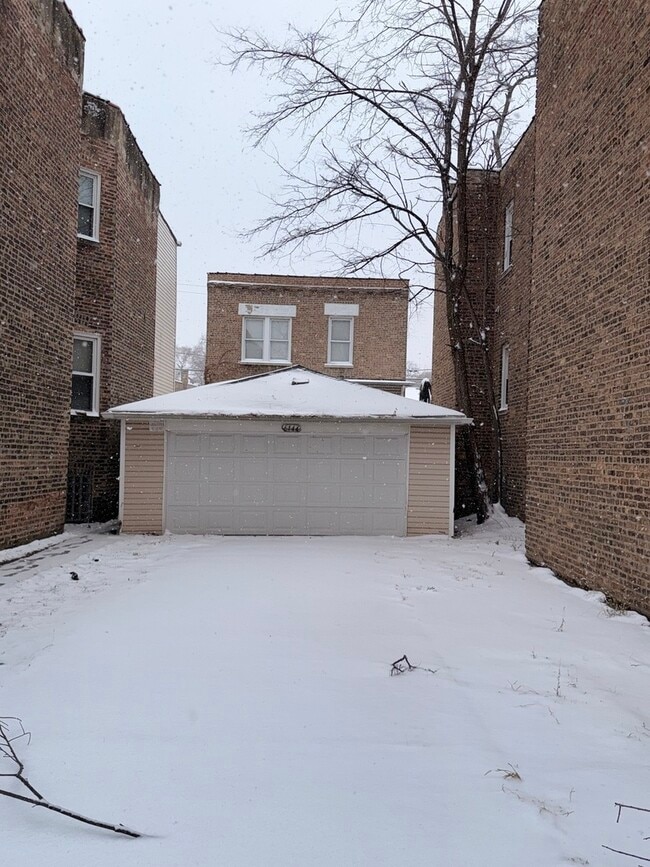 Building Photo - 6444 S Eberhart Ave