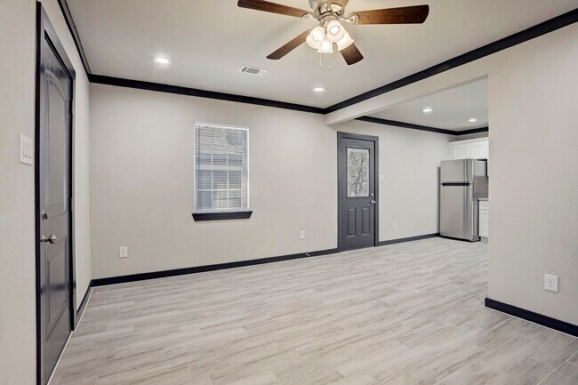 Photo - 4606 Denmark St