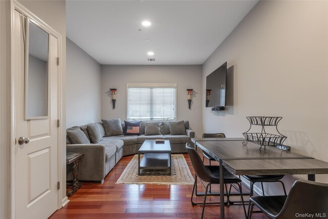 Photo - 330 Maple Ave