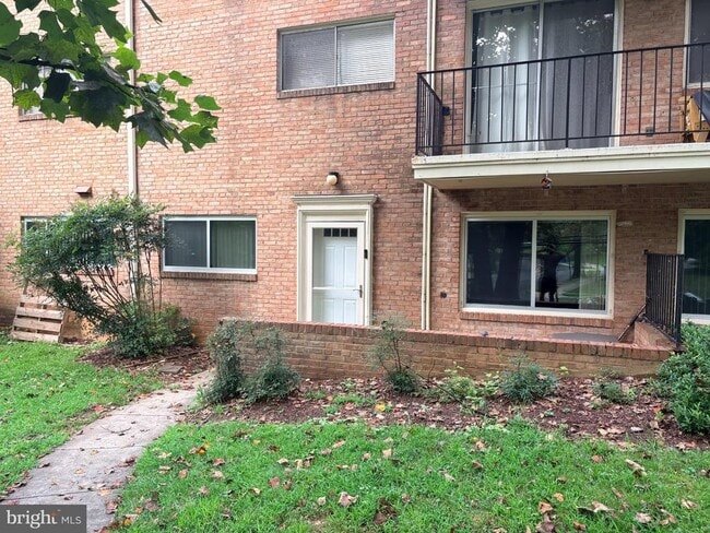 Building Photo - 10600 Kenilworth Ave Unit K-1