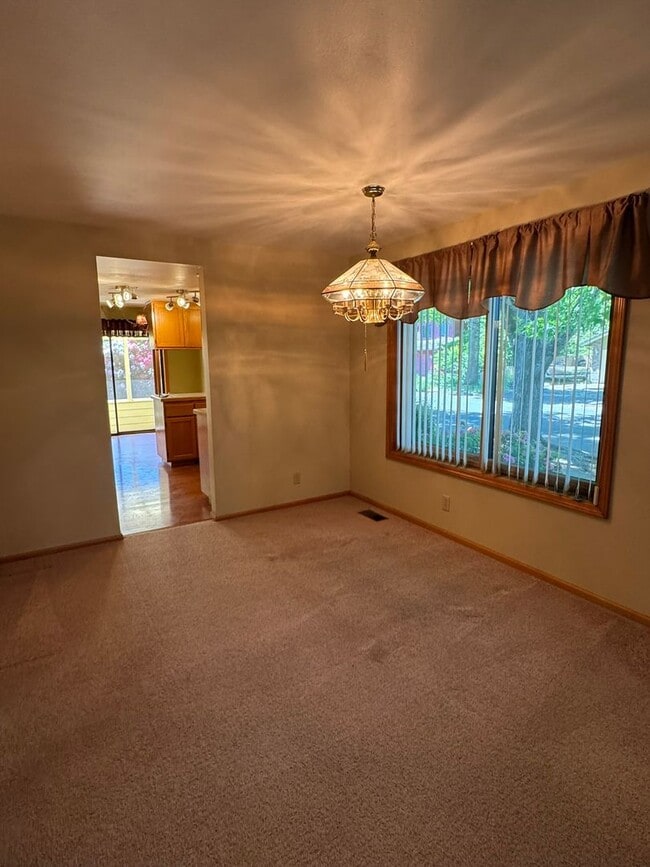 Photo - Beautifully landscaped 3 bed/2 bath home in Springfield
