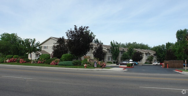 Building Photo - Streamside Apartments