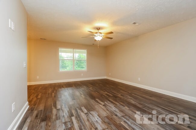 Photo - 716 Cedar Ln