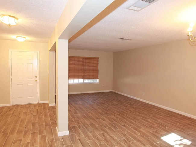 Photo - 955 Wisperwood Dr