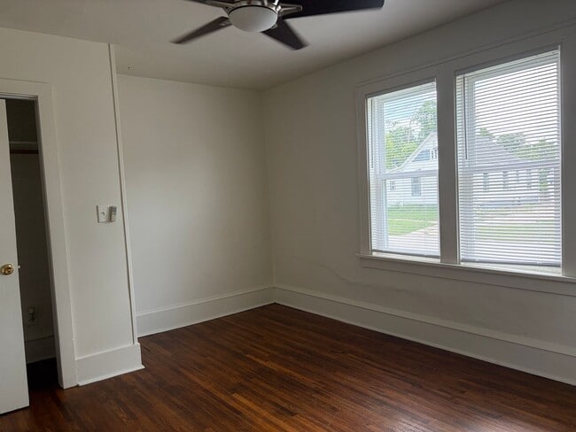 1404 S Center