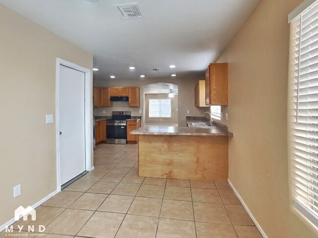 Photo - 611 E Pacific Dr