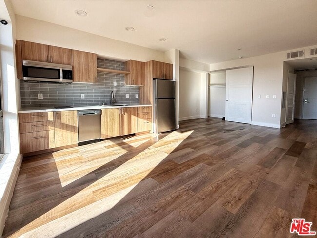 Photo - 723 S St Andrews Pl Unit 507