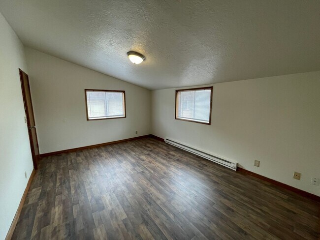 Photo - 1111 E Newark Ave Unidad 03