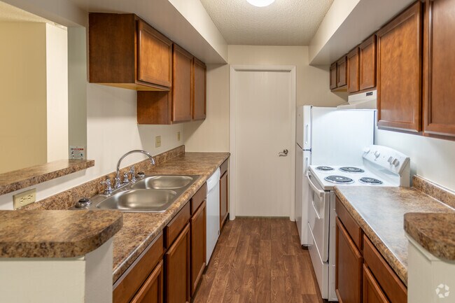 2BR, 2BA - 1125 SF - Brandychase Apartments