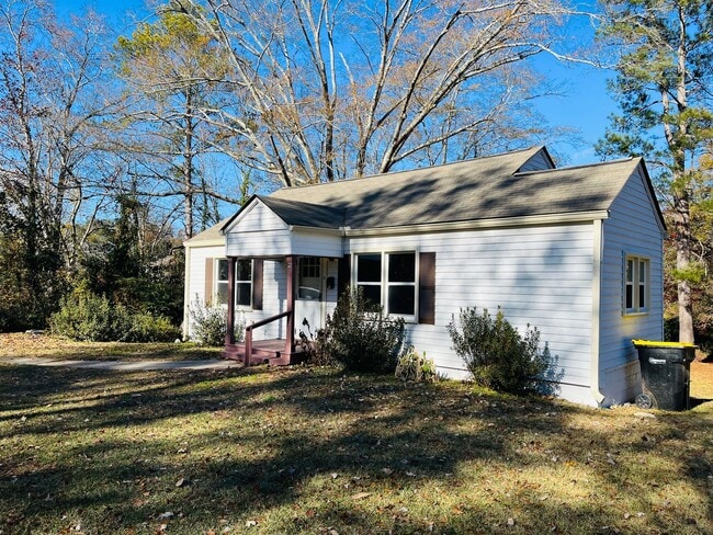 Photo - Wow! Renovated 3 bedroom home in Fairburn! Must See!
