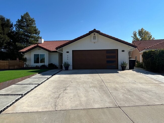 Photo - 946 St Ann Dr