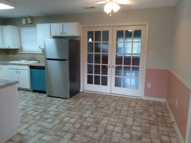 Photo - 307 Kyle Dr