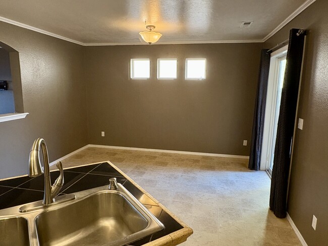 Photo - 738 N Carisbrooke Ave