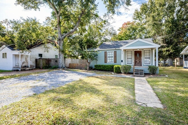 Photo - Adorable Updated Cottage in Pascagoula