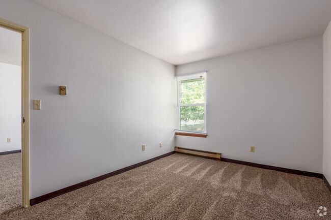 1BR, 1BA - 750SF - Bedroom