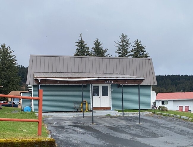 Building Photo - 1220 Purtov St Unit 3