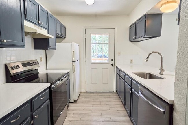 Building Photo - 23393 Nameless Rd Unit 142