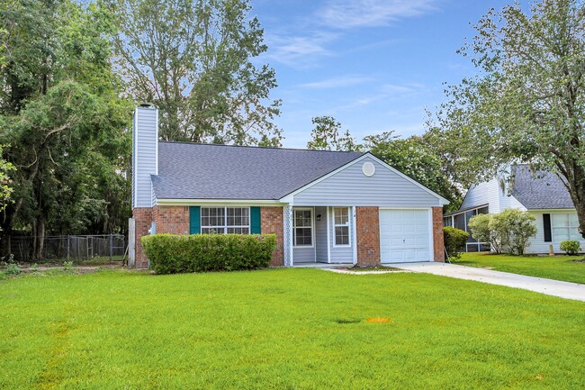 Photo - 3 Bedroom 2 Bathrooms in Sterling Creek - ...