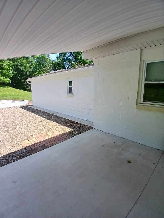 Photo - 1340 Stone Glen Rd