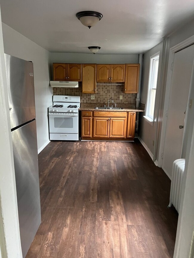 Building Photo - Lovely Three Bedroom House in Lancaster City