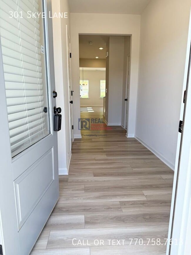 Photo - 301 Skye Ln