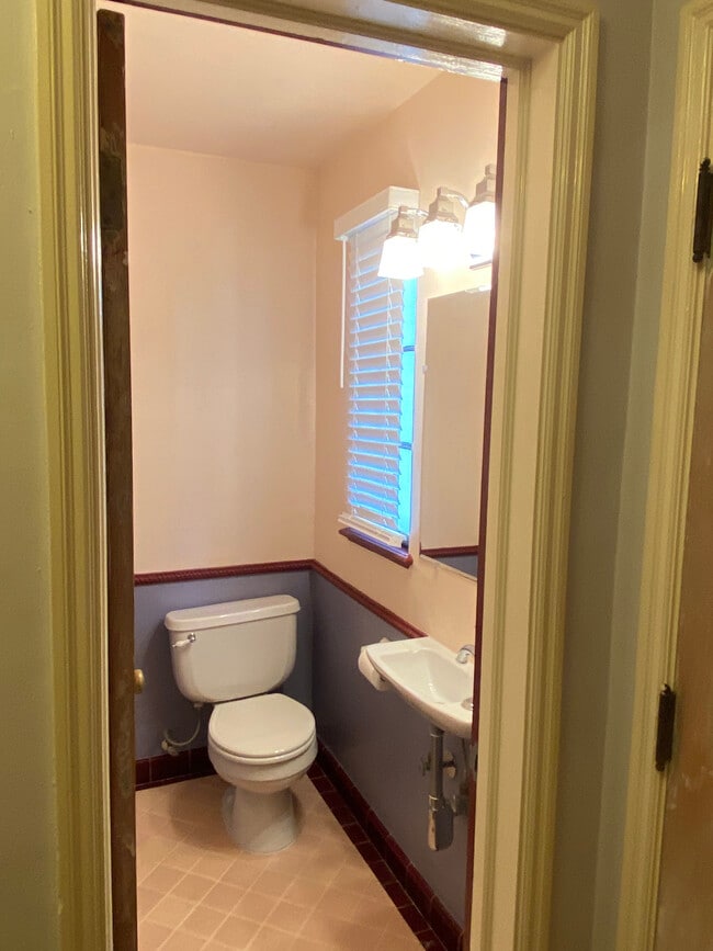921 1/2 S Hobart Blvd Unit 921 1/2 S.Hobart Blvd