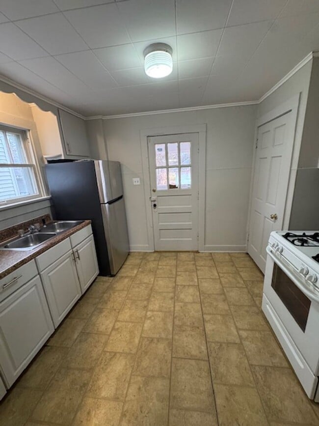 Photo - 3105 Alexander St