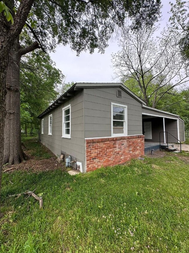 Photo - 106 Circle Dr