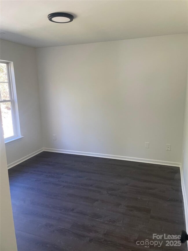 Photo - 242 Amir Cir