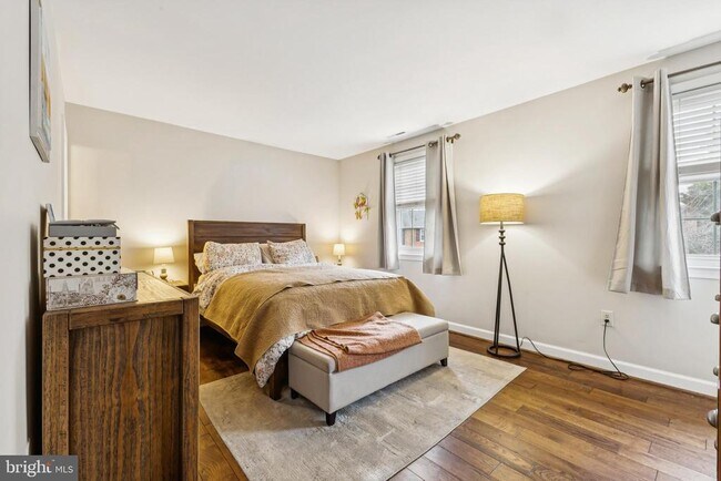 Photo - 215 Commons Dr NW