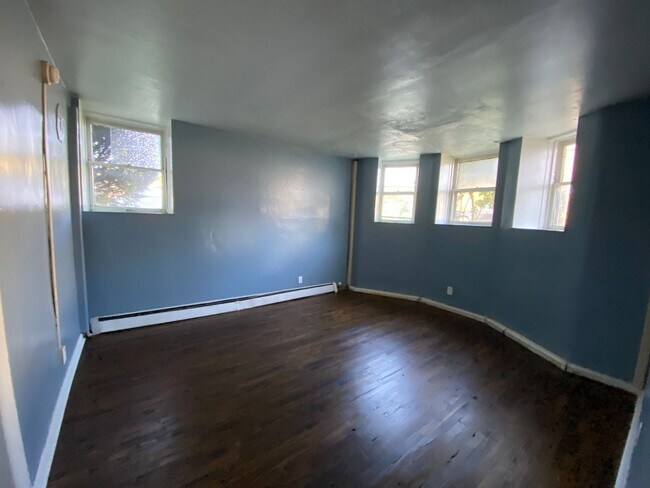 Photo - 447 W Walnut St Unit 14