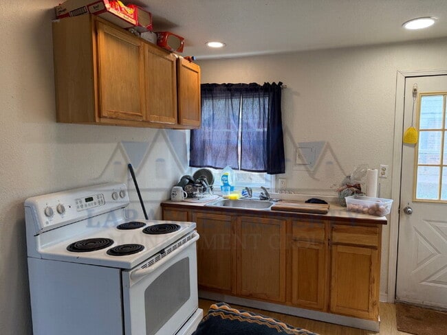 Photo - 569 N 13th St