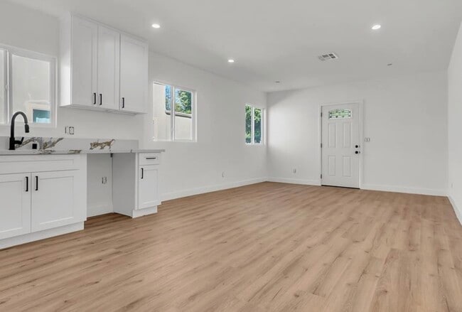 Photo - 3918 W 28th St