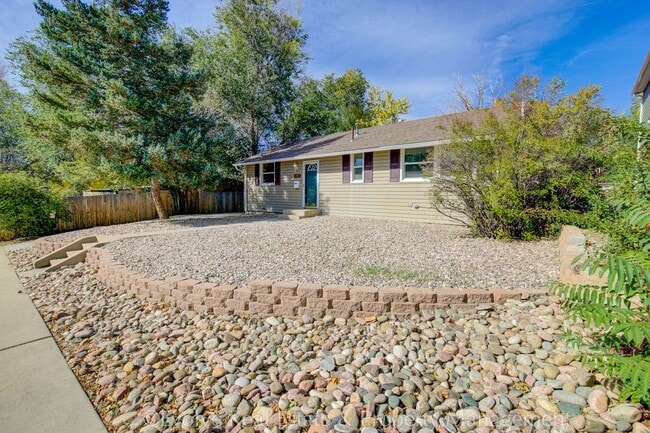 Building Photo - Evolve Real Estate: Charming Ranch Style Retreat In the Heart of Denver, 15 minutes to Downtown D...