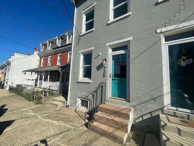 Photo - 225 Hall St Townhome