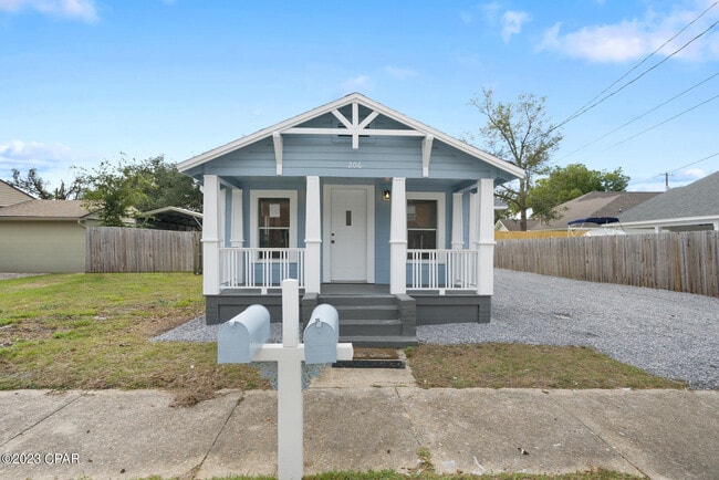 Photo - 206 E 2nd Ct