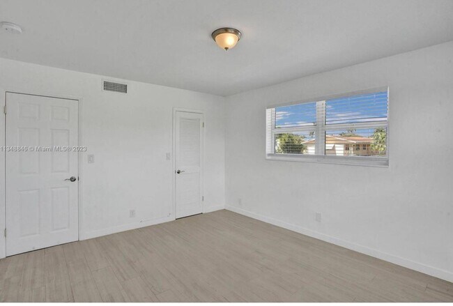 Photo - 930 N 14th Ct Unit Apt 12