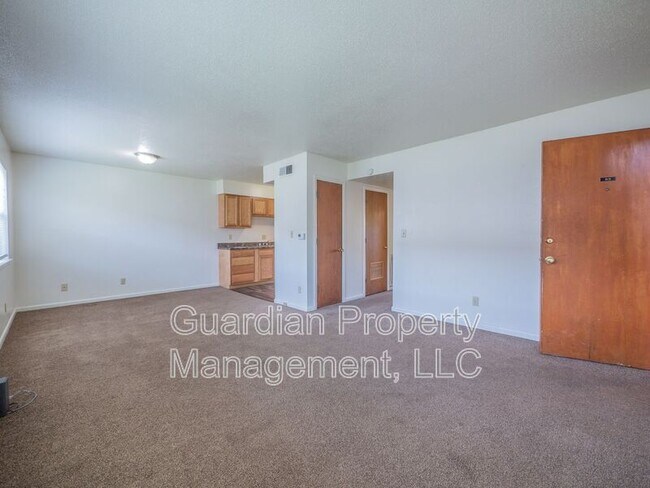 Photo - 1115 N College Dr