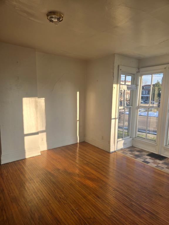 Photo - 538 W Broadway St