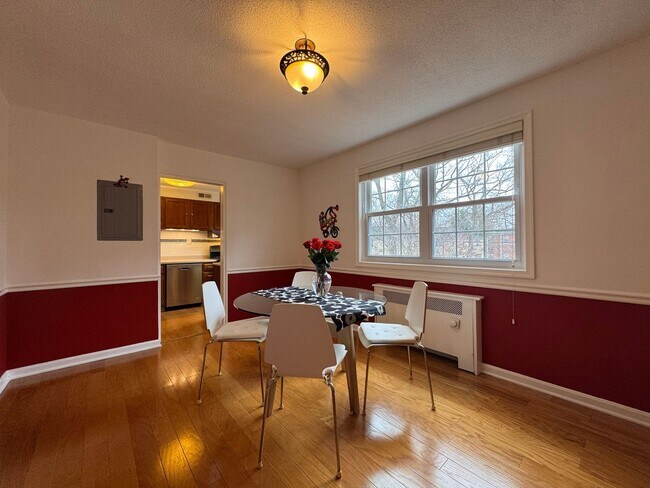 Photo - Fully Furnished 2 Bed 2 Bath Condo In Serene Arlington Oaks