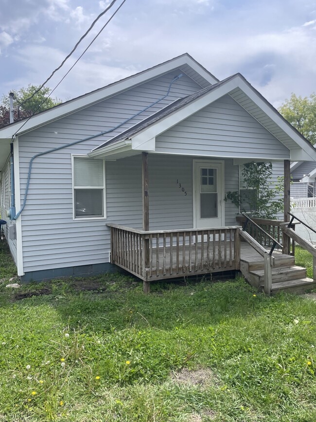 Building Photo - 1305 E 26th St