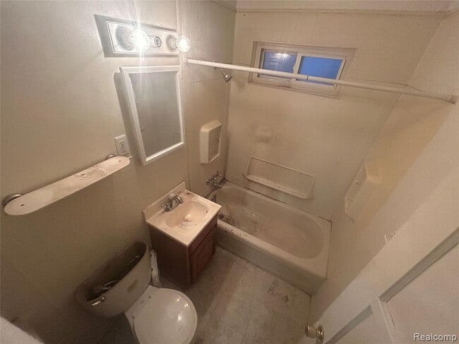 Photo - 32048 Cheboygan Ct