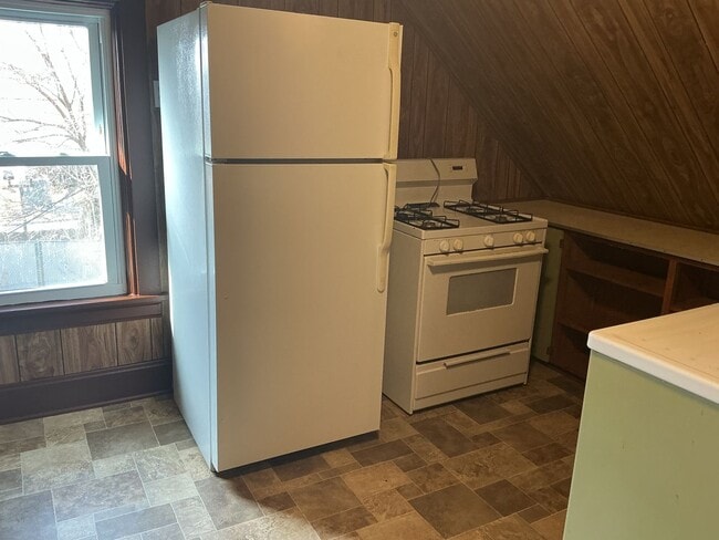 Building Photo - 1805 S 77th St Unit 1805-A (Upper)