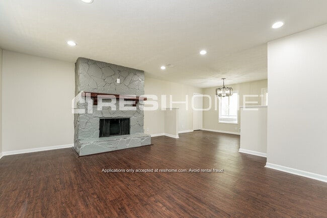 Photo - 1763 Stag Dr NW